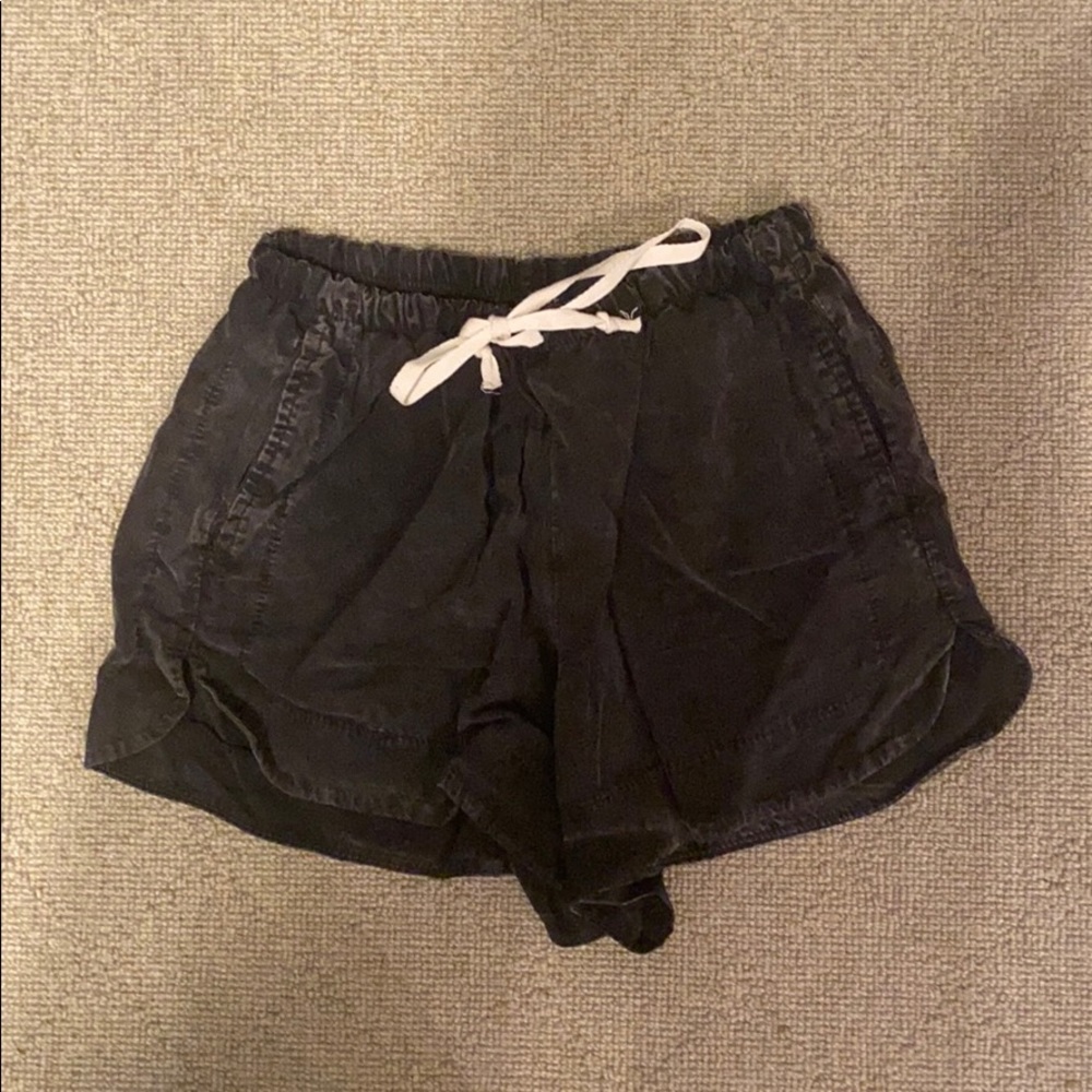 Brandy Melville relaxed shorts